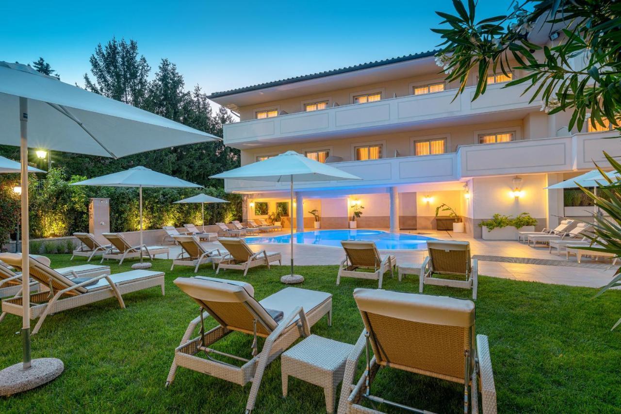 Villa Rosa Hotel Desenzano 데센자노델가르다 외부 사진
