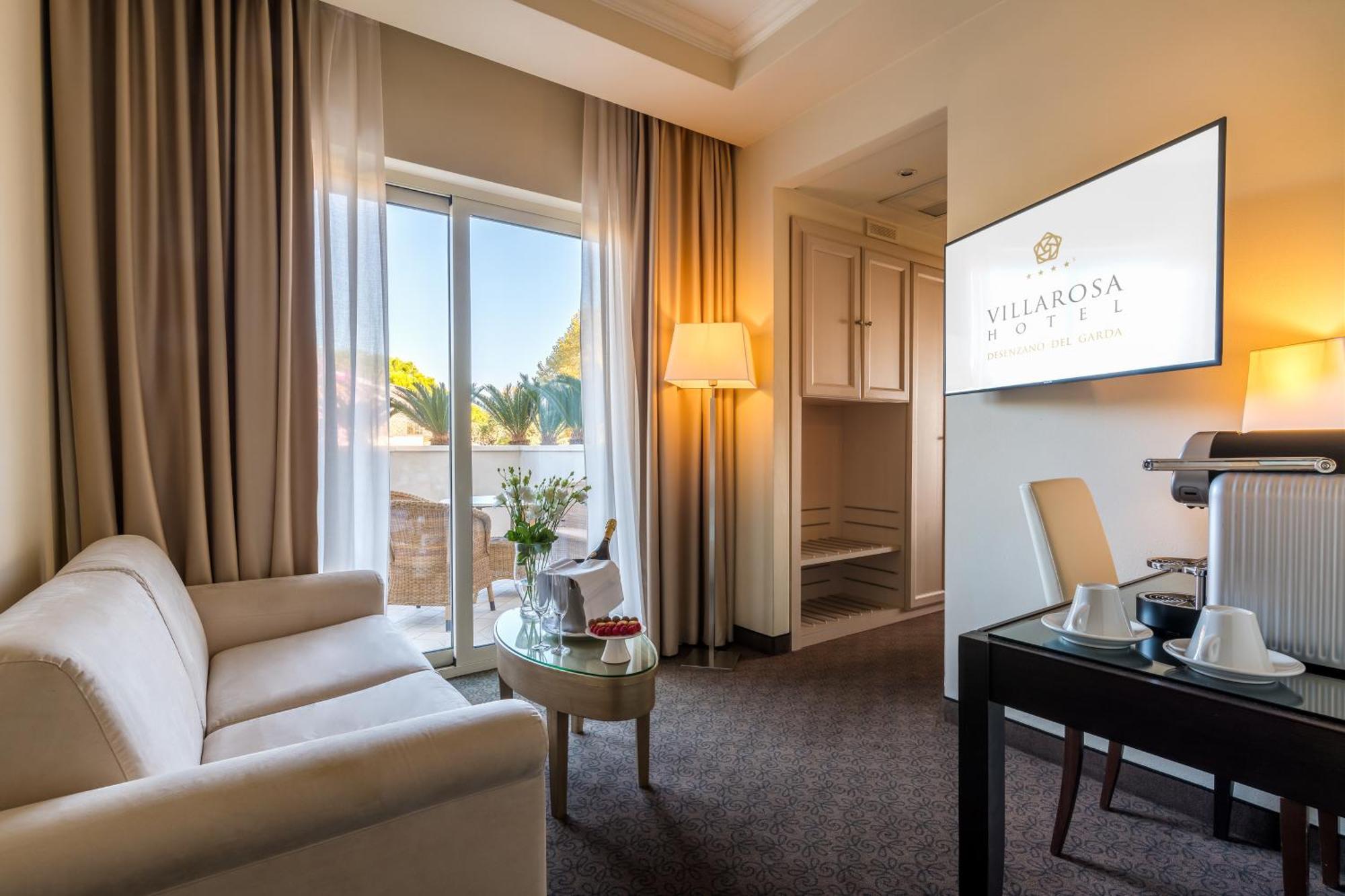 Villa Rosa Hotel Desenzano 데센자노델가르다 외부 사진