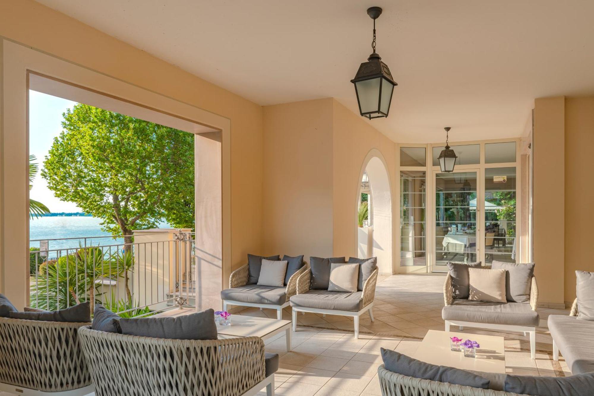Villa Rosa Hotel Desenzano 데센자노델가르다 외부 사진