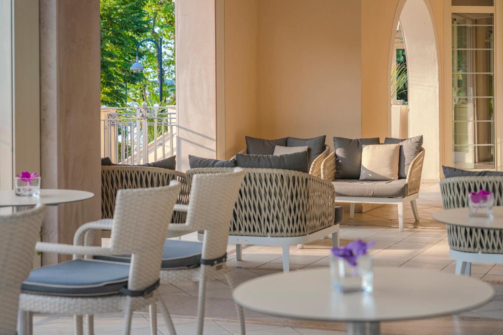 Villa Rosa Hotel Desenzano 데센자노델가르다 외부 사진