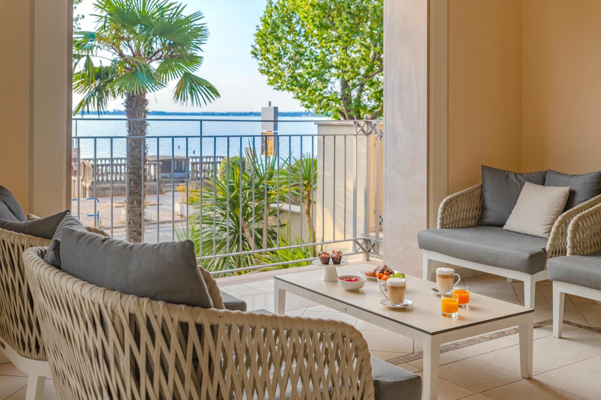 Villa Rosa Hotel Desenzano 데센자노델가르다 외부 사진