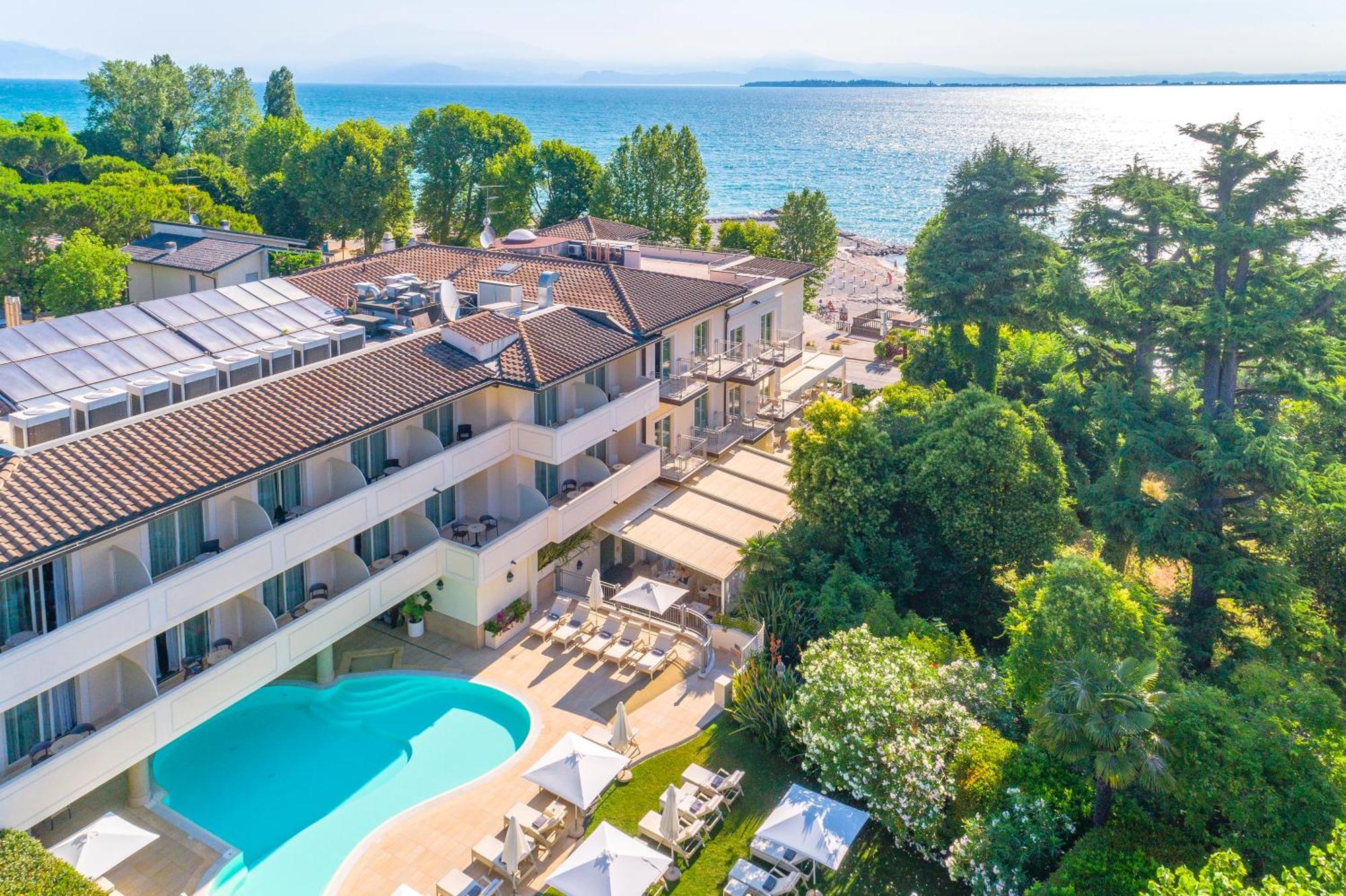 Villa Rosa Hotel Desenzano 데센자노델가르다 외부 사진