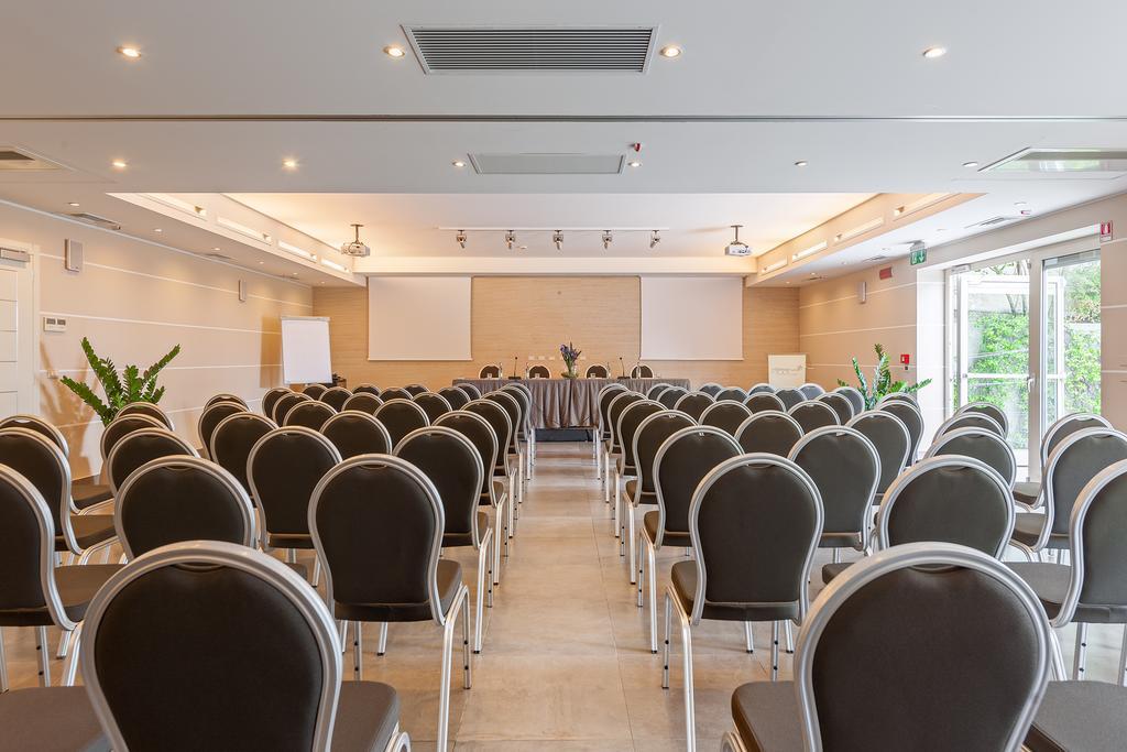 Villa Rosa Hotel Desenzano 데센자노델가르다 외부 사진