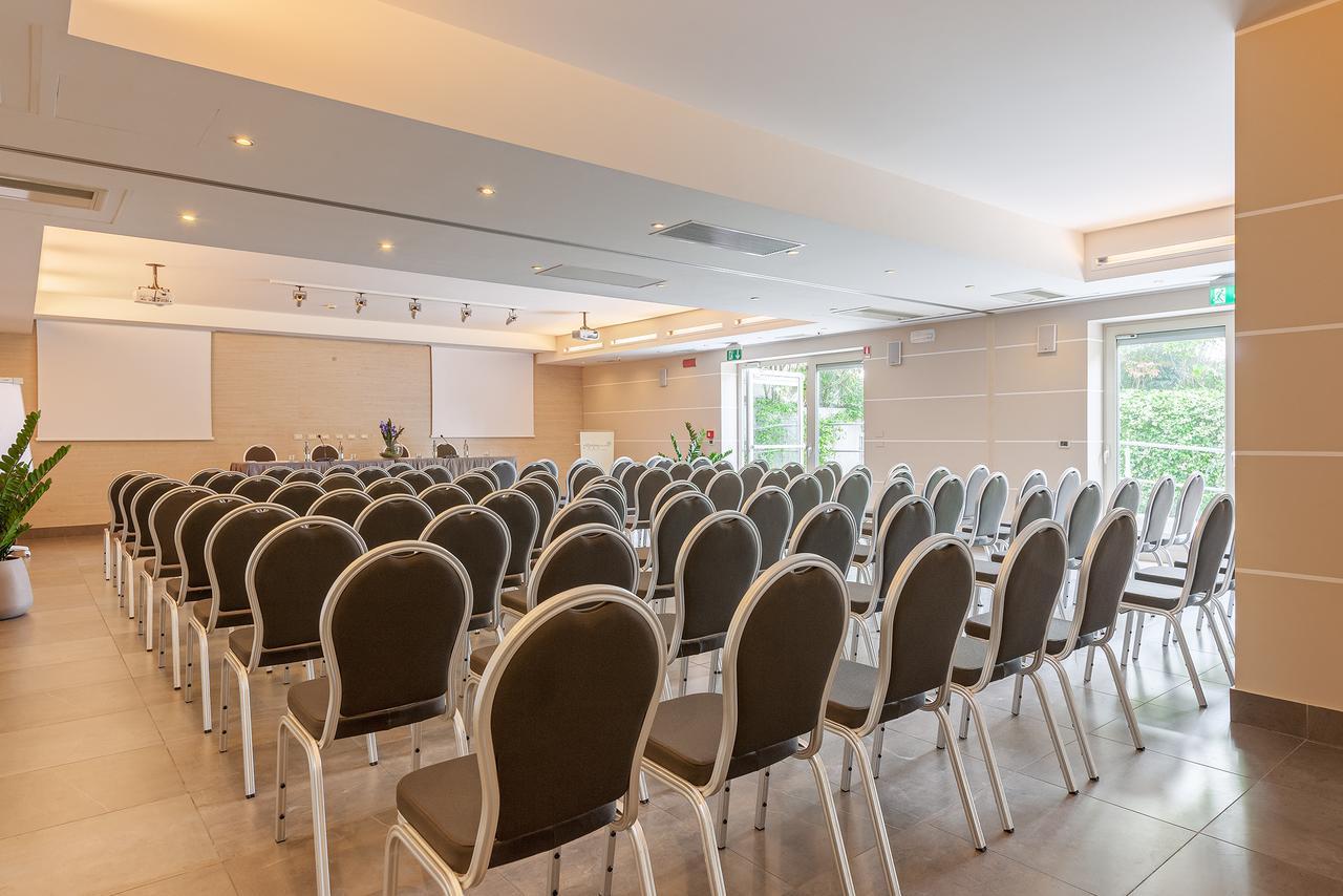 Villa Rosa Hotel Desenzano 데센자노델가르다 외부 사진