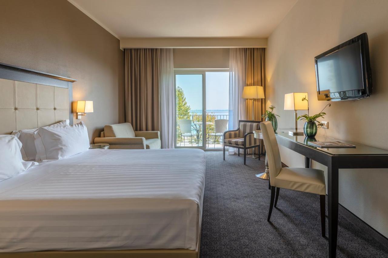 Villa Rosa Hotel Desenzano 데센자노델가르다 외부 사진