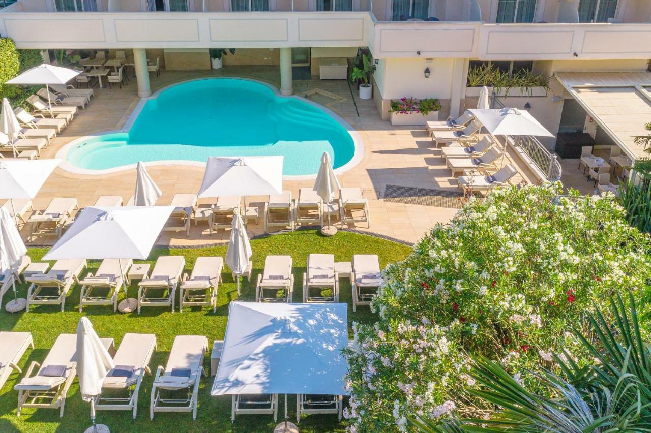 Villa Rosa Hotel Desenzano 데센자노델가르다 외부 사진